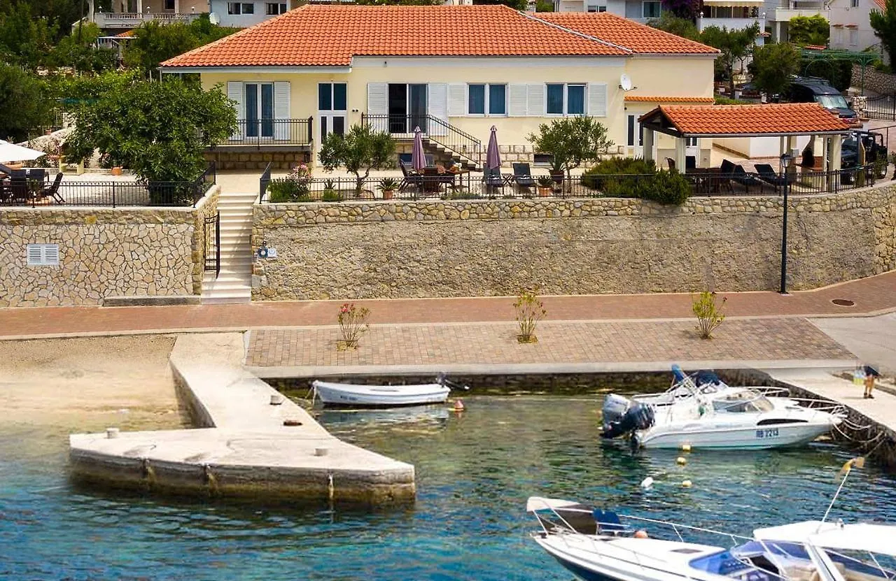 Villa Riva Barbat na Rabu Apartment