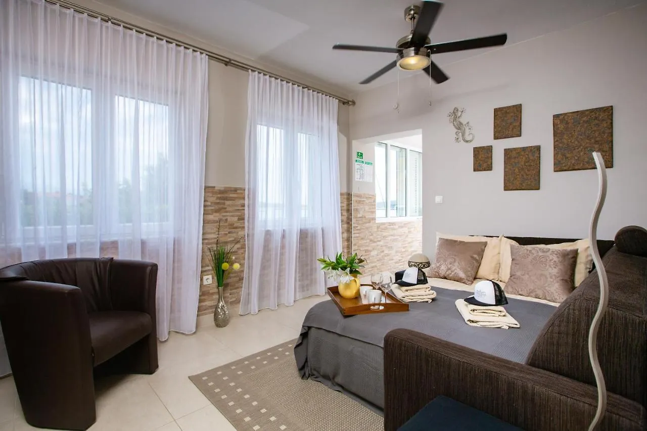 Villa Riva Barbat na Rabu Apartment