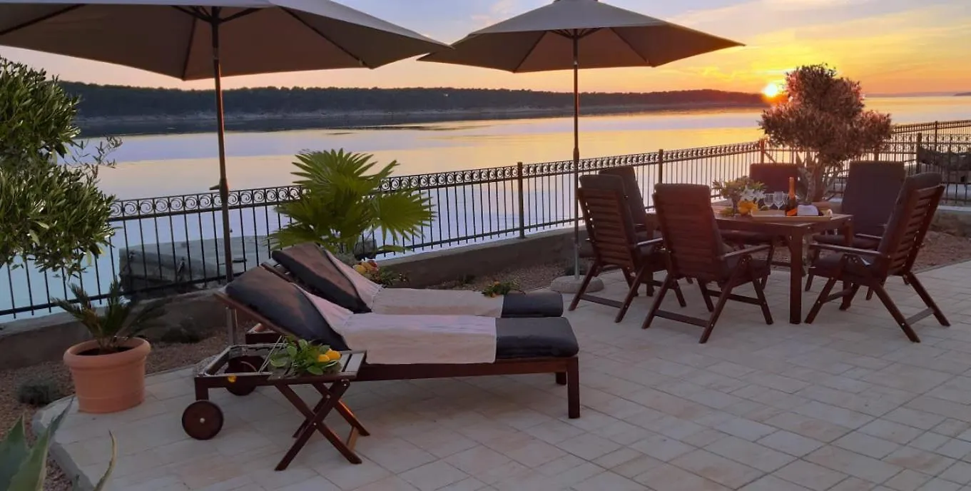 Villa Riva Barbat na Rabu Apartment